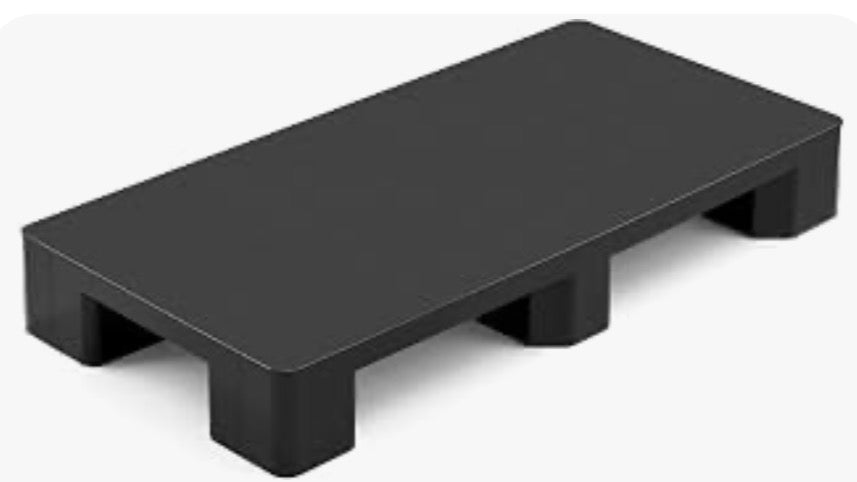 Adjustable stool for stage